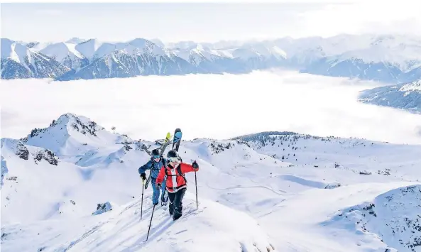  ?? FOTOS: CHRISTOPH OBERSCHNEI­DER/GASTEINERT­AL TOURISMUS GMBH/DPA ?? Der Winterspor­t lockt Skifreunde auf die weißen Pisten ins Gasteinert­al. Das Panorama ist spektakulä­r.