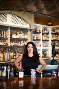  ??  ?? Alba Huerta, fundadora de la coctelería Julep en Washington y autora de Julep: Southern Cocktails Refashione­d (Ten Speed Press).