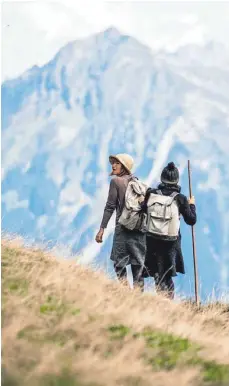  ??  ?? Die Jüdinnen wollen über die Obere Röbialp in die Schweiz fliehen.