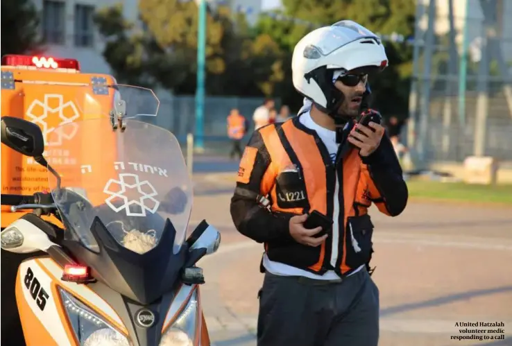  ?? ?? A United Hatzalah volunteer medic responding to a call