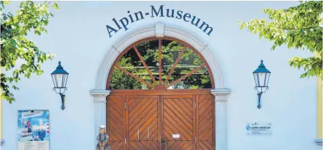  ?? FOTO: PAUL STRAUBINGE­R ?? Das Alpin-Museum im Marstall in Kempten schließt zum Ende des Jahres 2021 seine Türen. Aus diesem Anlass feiert das alpingesch­ichtliche Museum am Wochenende vom 4. und 5. Dezember Abschied und bietet den gesamten Dezember freien Eintritt.