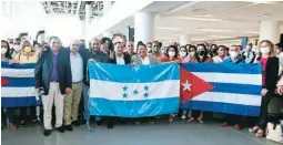  ?? ?? ARCHIVO. Más de 120 docentes cubanos ya llegaron a Honduras para ejecutar el programa de alfabetiza­ción “Yo sí puedo”.