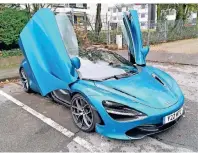  ?? FOTO: PATRICK JANSEN ?? Irgendwo zwischen Batmobil und Raumschiff: Die Türen des McLaren 720S Spider öffnen sich nach oben.