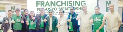  ??  ?? Go Negosyo held the first Mentor Me On Wheels in franchisin­g on January 29 at the SM Megamall Event Center. Joining the event are Johnlu Koa (French Baker), Henry Lim Bon Liong (SL Agritech), Eric Caeg (AFFI), Joyce Co-Yu (AFFI), P.A. Joey Concepcion, former Special Assistant to the President Bong Go, Samie Lim (PFA), Richard Sanz (PFA), Amb. Philippe Lhuillier, Jorge Wieneke (AFFI), and Jean Henri Lhuillier (Cebuana Lhuillier).