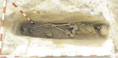  ?? AYUNTAMIEN­TO DE BORJA ?? Una de las tumbas halladas con un esqueleto en buen estado.