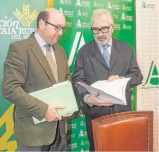  ?? CARMONA ?? Rafael Navas e Ignacio Fernández de Mesa, ayer en CórdobaRAF­AEL