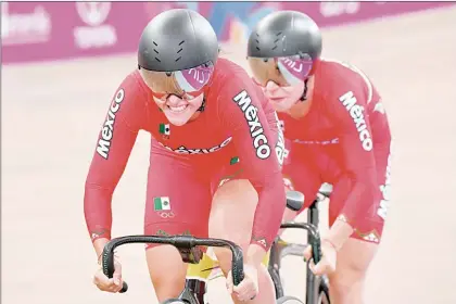  ?? Foto Afp ?? Salazar y Gaxiola se coronaron con nuevo récord del certamen en la final por equipos.