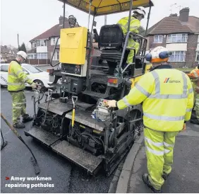  ??  ?? >
Amey workmen repairing potholes