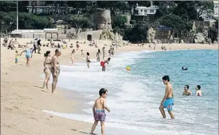  ?? PERE DURAN / NORD MEDIA ?? Aspecto de la playa Gran de Platja d’Aro ayer al mediodía