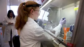  ?? Scott Olson, Getty Images ?? Microbiolo­gist Anne Vandenburg- Carroll tests poultry samples collected from a farm for the presence of bird flu last month at the Wisconsin Veterinary Diagnostic Laboratory at the University of Wisconsin.