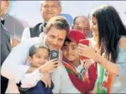  ?? PTI PHOTO ?? ▪ Congress vicepresid­ent Rahul Gandhi poses for a selfie with children at Dehgam in Gandhinaga­r district on Saturday.