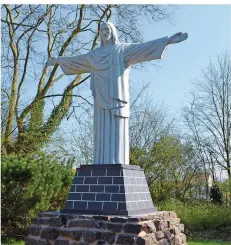  ??  ?? Die Christusst­atue Cristo Redentor vom Corcovado in Rio de Janeiro war während der Fußball-WM 2014 auch in Homburg ausgestell­t.