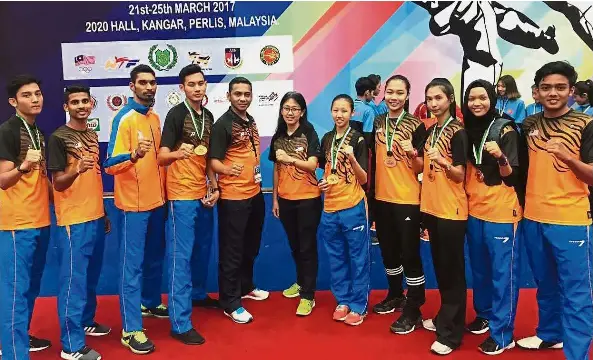  ??  ?? All together now: The Malaysian medallists posing for a group photo at the Asean Taekwondo Championsh­ips in Kangar, Perlis, yesterday.