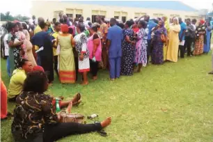  ??  ?? Parents of Igbonla waiting to pick their children/wards after news of the incident was announced