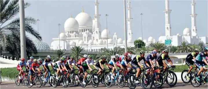 ?? À من المصدر ?? «طواف الإمارات» السباق العالمي الوحيد الذي يُقام في الشرق الأوسط.