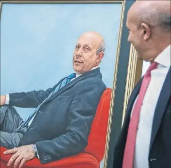  ?? DANI DUCH ?? José Ignacio Wert frente a su retrato como ministro de Educación