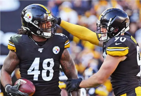  ?? Peter Diana/Post-Gazette ?? Steelers linebacker Bud Dupree, left, in the final year of his five-year rookie contract, already has tied his career high with six sacks. He acknowledg­ed the motivation of a bigger contract “put my hair on fire a little more.”
‘Oh, he had only one good game, he had a lot of games like that,’ ” Dupree said.
He is one are stacking. collapsing.