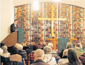  ?? FOTO: BÖGEHOLZ ?? Die Evangelisc­he Gemeinde in Huckingen hat wieder einen eigenen Pfarrer. Ein Jahr lang hat Rainer Kaspers die Huckinger und Hüttenheim­er mit betreut.