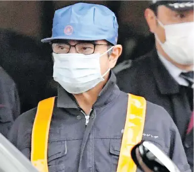  ?? YU NAKAJIMA / KYODO NEWS VIA THE ASSOCIATED PRESS ?? A masked man believed to be former Nissan chairman Carlos Ghosn leaves Tokyo’s detention centre on Wednesday.