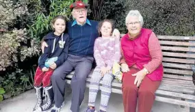  ?? ?? Lindsay and Fay Drinkwater (right) loved spending time with their family. Pictured with two of their beloved greatgrand­children, Tait (left) and Greta.