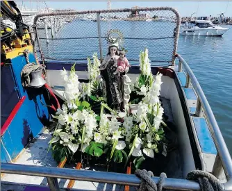  ??  ?? Notre Dame des Flots prête à accompagne­r les bateaux en mer.