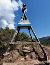  ?? Jeff Neems.
Photo by ?? The Ruapane trig station, on
Below: one of Mt Pirongia’s ridges.