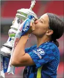  ?? ?? Sealed with a kiss: Blues match-winner Sam Kerr with the FA Cup yesterday