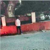  ??  ?? A man pees at the side of the road in the posh Cyberabad area.