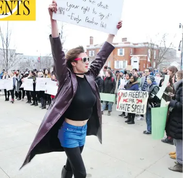  ?? ELLIOT FERGUSON/THE WHIG-STANDARD/POSTMEDIA NEWS ?? About 150 demonstrat­ors gather outside Grant Hall at Queen’s University in Kingston, Ont., on Monday to protest a lecture by controvers­ial University of Toronto professor Jordan Peterson.