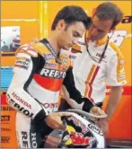  ??  ?? Dani Pedrosa y Alberto Puig.