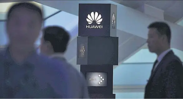  ??  ?? COMPATIBIL­IDAD HUAWEI PODRÍA ANUNCIAR EN LOS PRÓXIMOS DÍAS SU PROPIO SISTEMA OPERATIVO.