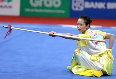  ?? Courtesy of VOV.VN
Photo ?? GOLD HOPES: Dương Thuý Vi is the outstandin­g wushu athlete to compete at this year's SEA Games. She will do her best to win a gold medal.