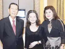  ??  ?? Former Senator Juan Ponce Enrile and wife Cristina with Edna Camcam.