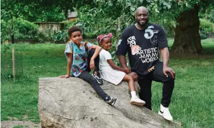  ?? Dhanda/The Observer ?? ‘I was basing my feelings about being a dad on the experience that I’d had’: Marvyn Harrison with Blake and Ocean. Photograph: Suki