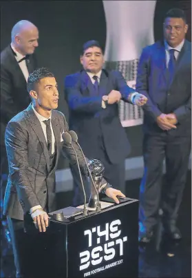  ?? FOTO: AP ?? Cristiano Ronaldo ganó el premio ‘The Best’ por segundo año consecutvo