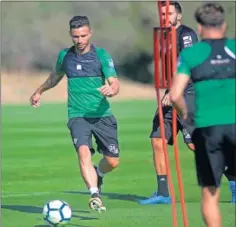  ??  ?? REGRESO. Rubén Castro vuelve a entrenarse hoy.