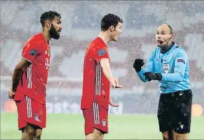  ?? KAI PFAFFENBAC­H / REUTERS ?? Clásico en clásicos Mateu Lahoz arbitrará mañana en Valdebebas su sexto clásico tras dirigir este miércoles el Bayern-psg, el partido cumbre de la jornada de Champions de esta semana