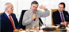  ??  ?? PREPARADOS. Ebrard dijo que hay recursos para respaldar a los consulados.