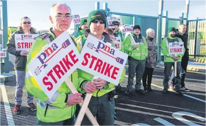  ?? PHOTO: GARETH CHANEY/ COLLINS ?? Taking a stand: The Psychiatri­c Nursing Associatio­n held a strike yesterday over union recognitio­n.