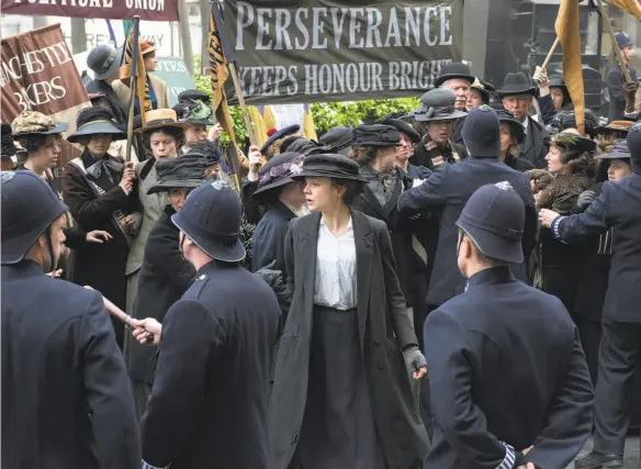  ?? Steffan Hill / Focus Features ?? Carey Mulligan (center) stars in director Sarah Gavron’s “Suffragett­e,” the story of women’s struggle for the vote in England.