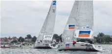  ?? FOTO: VOLKER GÖBNER ?? Harter Kampf im Finale auf der Startlinie zwischen Eric Monnin (vorne) und Mati Sepp (rechts). Am Ende siegt der Schweizer.