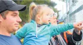  ?? ?? Kees De Vre, Violet De Vre, 2, and Bex Christians­en watch firefighte­rs battle the blaze from a safe distance on Cambridge St.