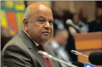  ?? Picture: BONGANI SHILUBANE ?? SEEKING LEGAL ADVICE: Pravin Gordhan at a press briefing.