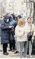  ?? EFE ?? FILAS. Los rusos salieron a votar al mediodía en señal de protesta.