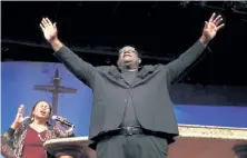  ?? LM Otero, The Associated Press file ?? Dwight McKissic, pastor of Cornerston­e Baptist Church, and his wife, Vera McKissic, pray during services in Arlington, Texas, in June.