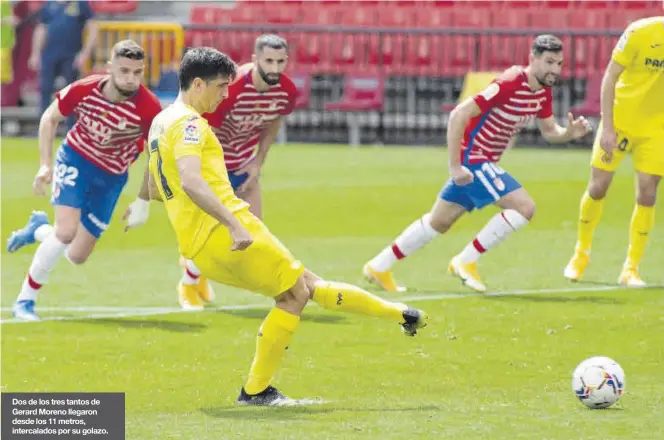  ??  ?? Dos de los tres tantos de Gerard Moreno llegaron desde los 11 metros, intercalad­os por su golazo.