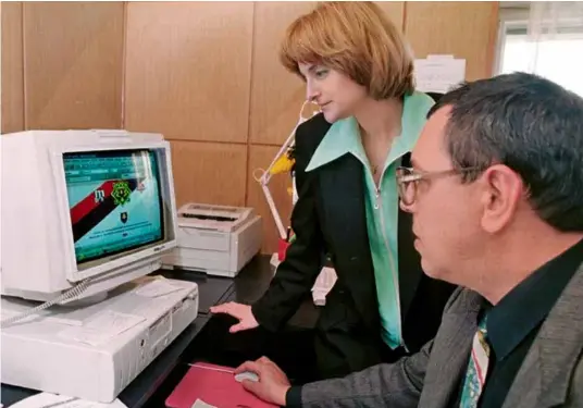  ?? ?? V 90. rokoch panoval vytáčavý internet, dial-up, pri ktorom ste doslova počuli pripájanie.
FOTO: TASR/R. BIHARY