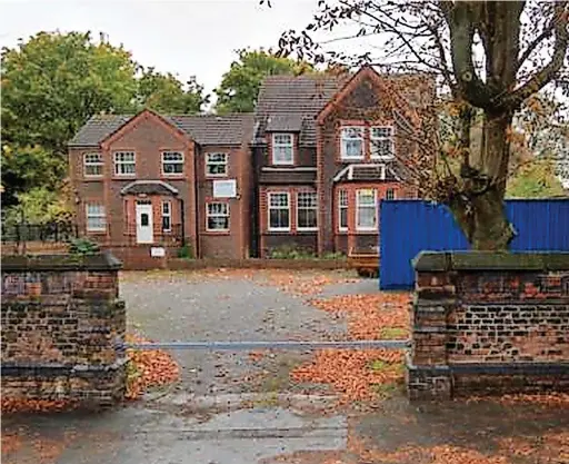  ?? ?? ● Objectors celebrated as plans to convert the old care home into self-contained flats were knocked back