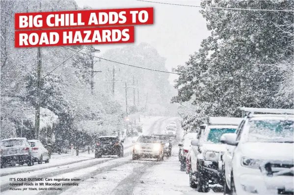  ?? Pictures: JAY TOWN, DAVID CROSLING ?? IT’S COLD OUTSIDE: Cars negotiate snowcovere­d roads in Mt Macedon yesterday.