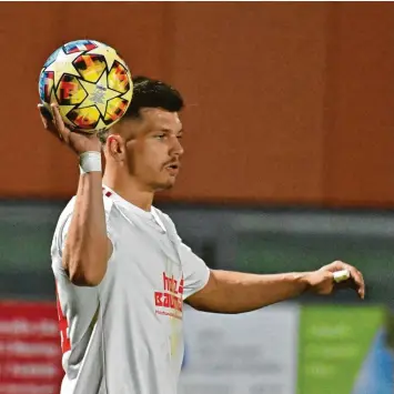  ?? Foto: Rudi Fischer ?? Harald Kerber wird dem SV Mering im Heimspiel am Donnerstag gegen Kaufbeuren fehlen. Beim MSV fallen noch weitere Spieler aus.